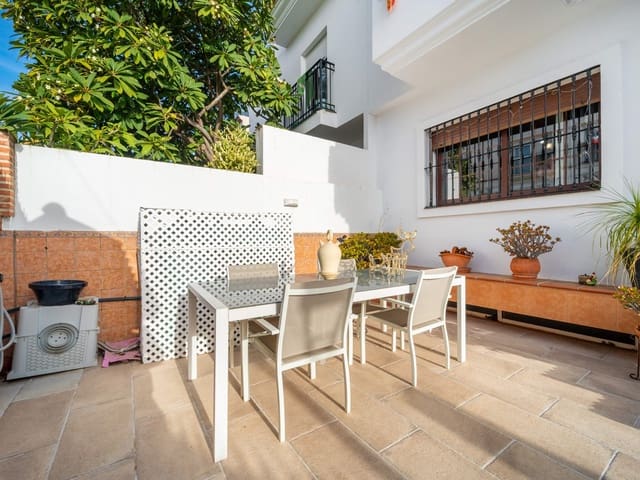 Image No.2-Maison de ville de 3 chambres à vendre à Estepona