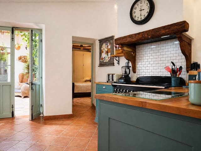 Image No.12-4 Bed Townhouse for sale