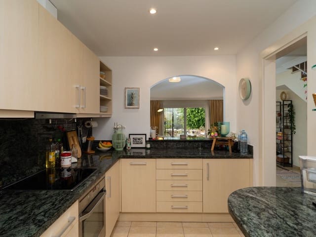 Image No.6-2 Bed Townhouse for sale