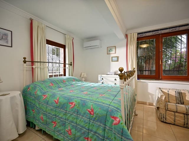 Image No.10-4 Bed Villa for sale