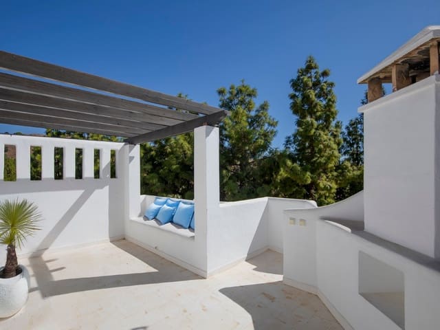 Image No.2-2 Bed Townhouse for sale