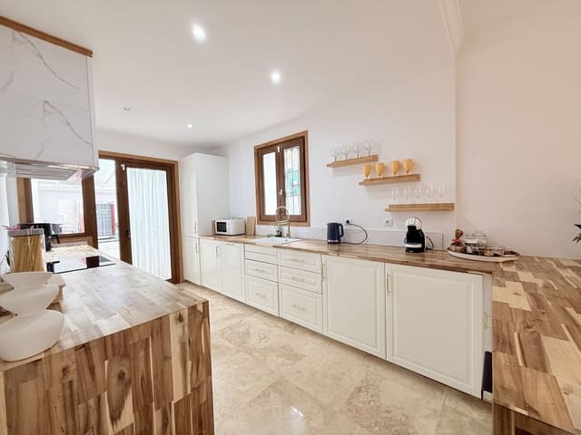 Image No.11-4 Bed Townhouse for sale