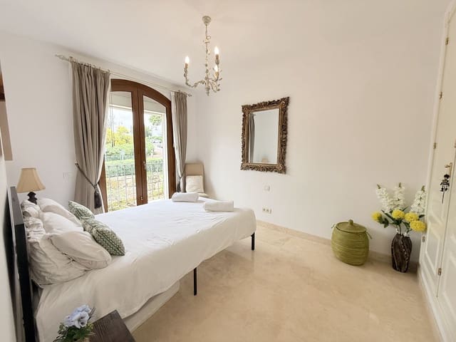 Image No.16-4 Bed Townhouse for sale