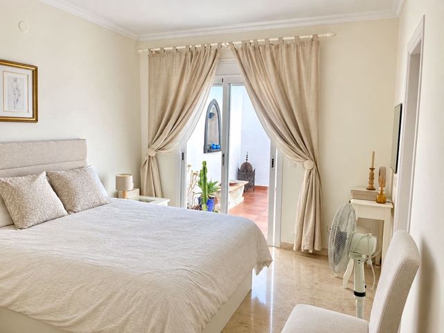 Image No.11-2 Bed Townhouse for sale