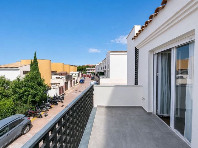 Image No.3-2 Bed Townhouse for sale