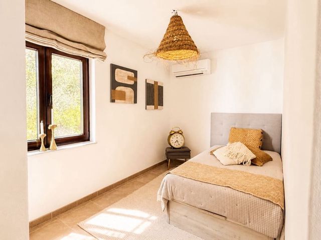 Image No.11-2 Bed Townhouse for sale