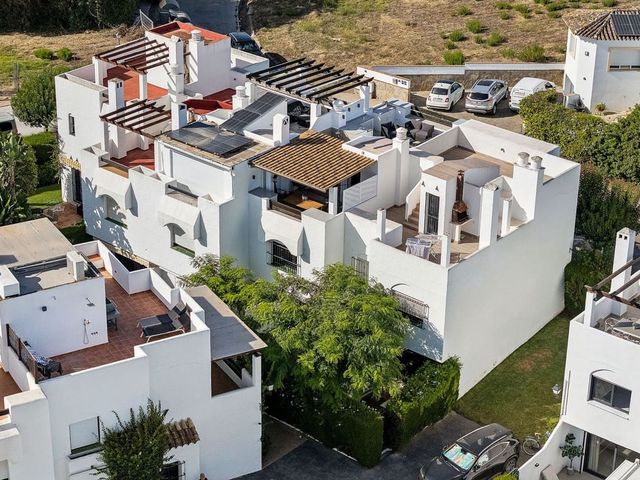 Image No.3-3 Bed Townhouse for sale