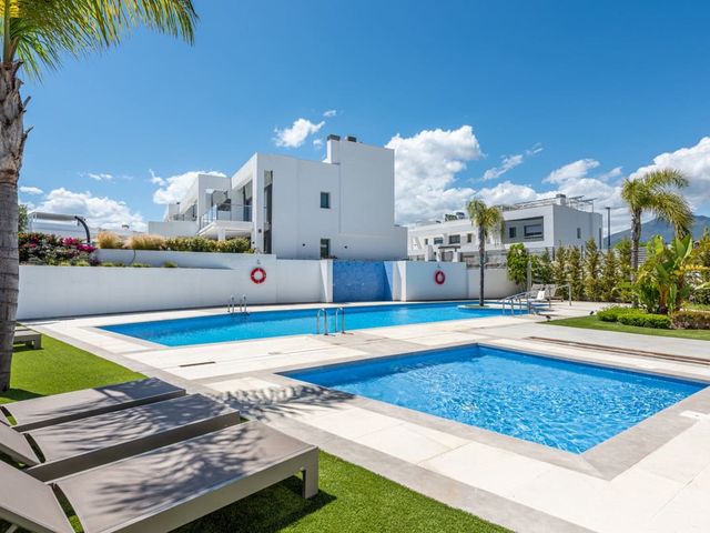 Image No.2-4 Bed Townhouse for sale