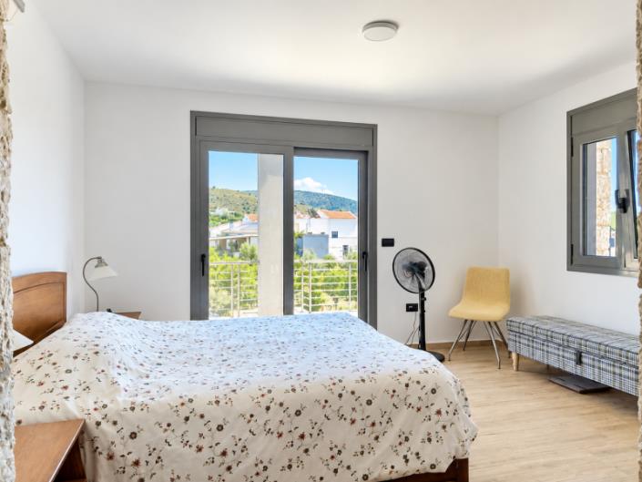 Image No.18-3 Bed House for sale