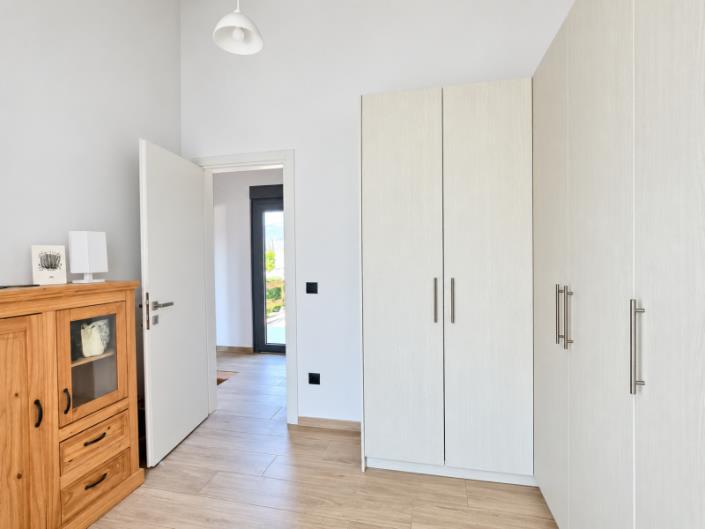 Image No.22-3 Bed House for sale