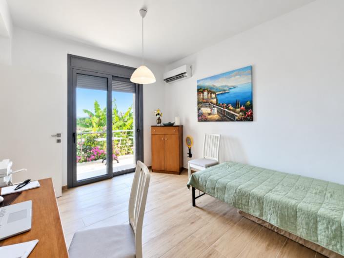Image No.15-3 Bed House for sale