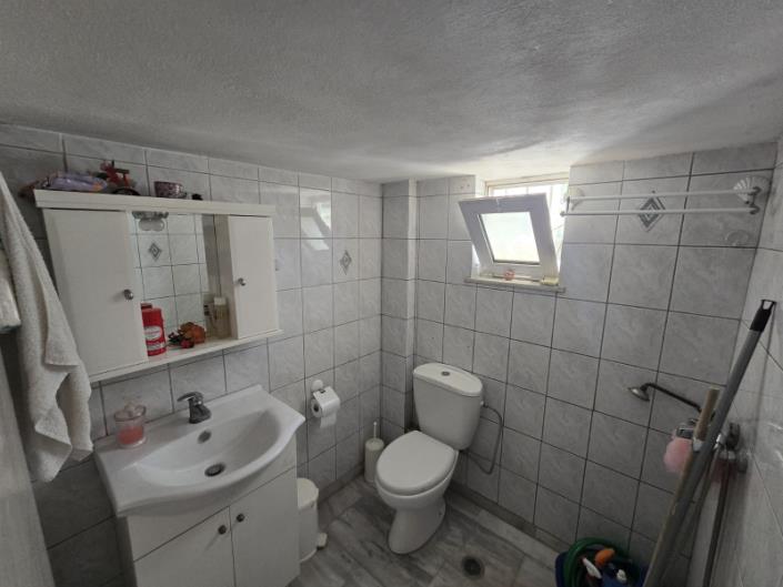 Image No.20-3 Bed House for sale