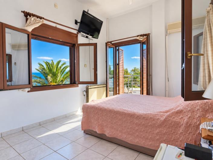 Image No.17-4 Bed House for sale