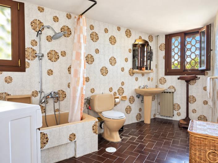 Image No.15-4 Bed House for sale