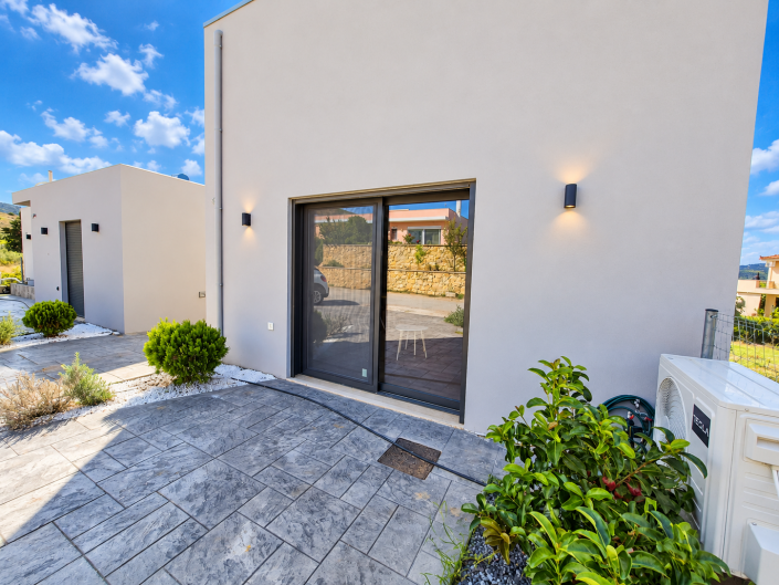 Image No.5-2 Bed House for sale