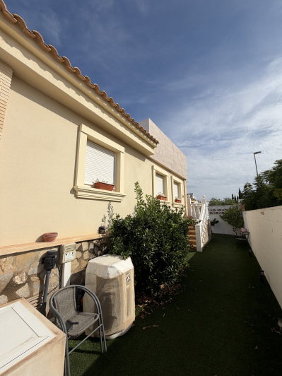 Image No.15-2 Bed Semi-Detached for sale