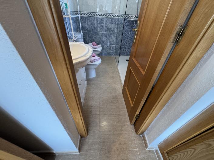 Image No.17-2 Bed Semi-Detached for sale