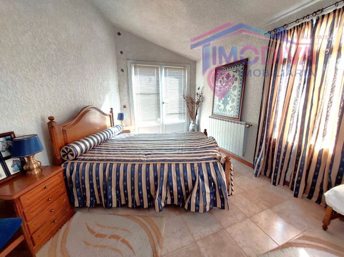 Image No.2-4 Bed House for sale
