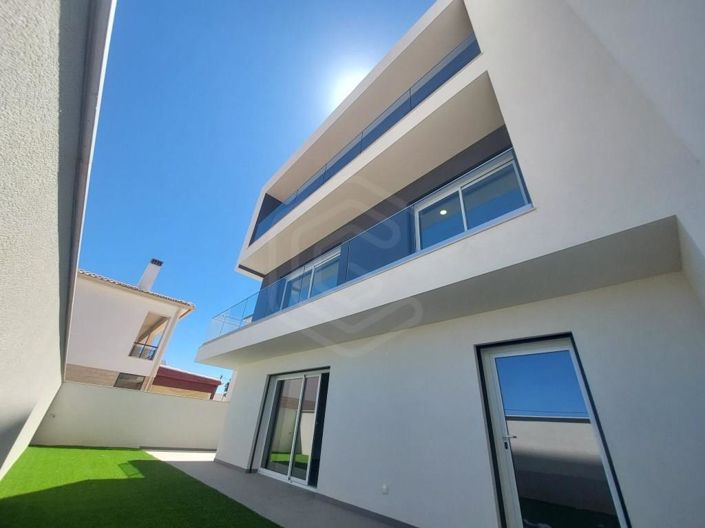 Image No.2-3 Bed House for sale