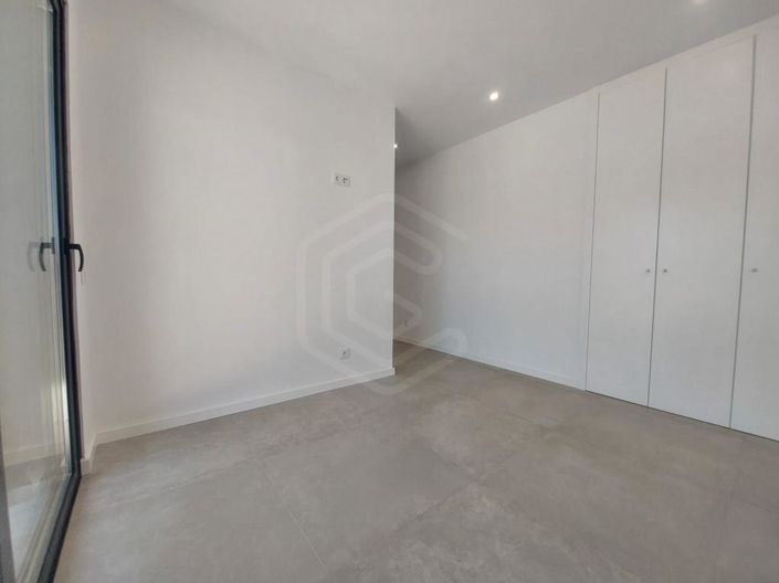 Image No.17-3 Bed House for sale