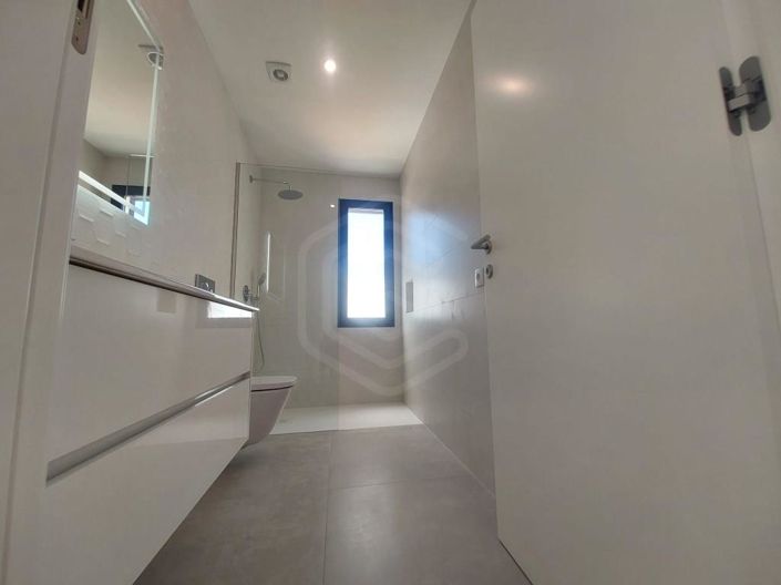 Image No.20-3 Bed House for sale