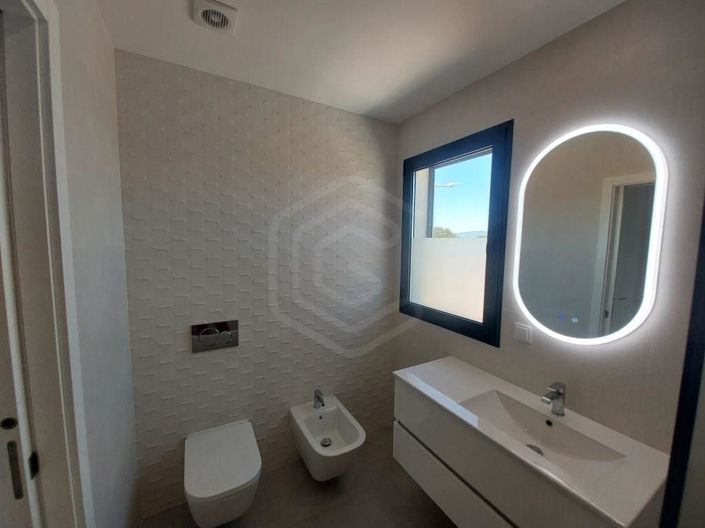 Image No.30-3 Bed House for sale