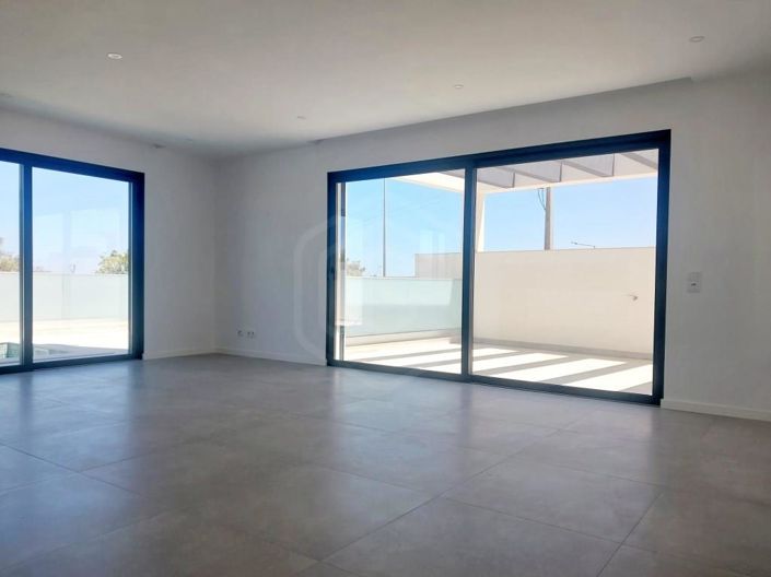 Image No.6-3 Bed House for sale