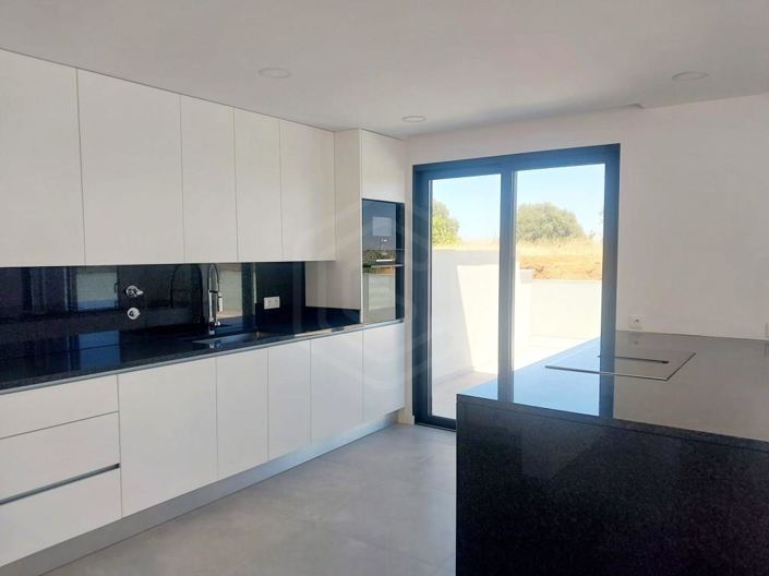 Image No.9-3 Bed House for sale