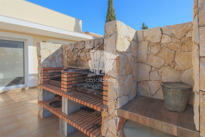 Image No.26-6 Bed House for sale