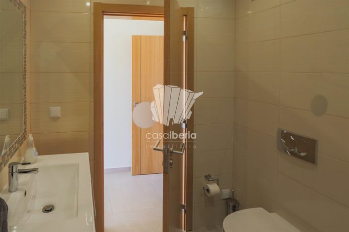 Image No.51-6 Bed House for sale
