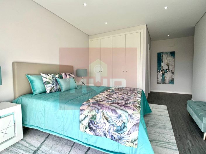 Image No.24-3 Bed Apartment for sale