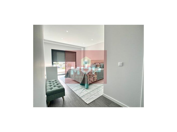 Image No.20-3 Bed Apartment for sale