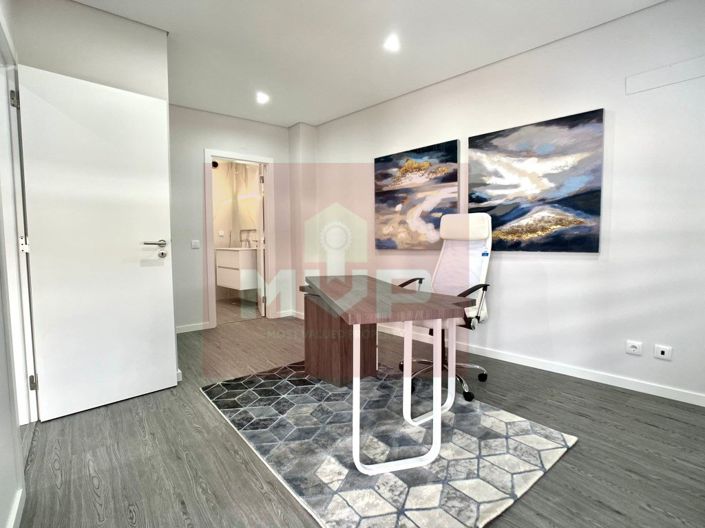 Image No.26-3 Bed Apartment for sale