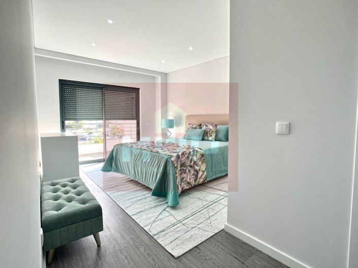 Image No.9-3 Bed Apartment for sale