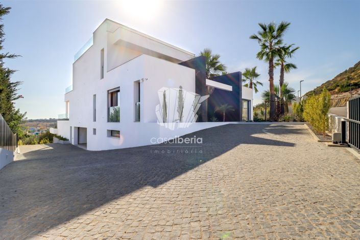 Image No.7-4 Bed House for sale