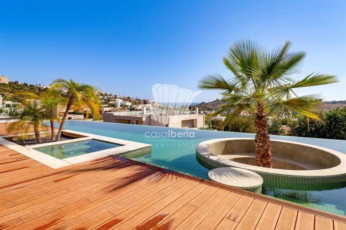 Image No.8-4 Bed House for sale