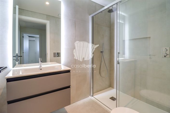 Image No.9-4 Bed House for sale