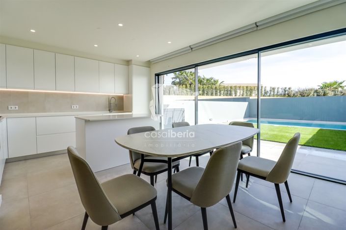 Image No.9-4 Bed House for sale