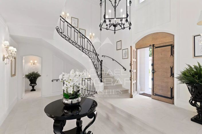 Image No.10-8 Bed House for sale