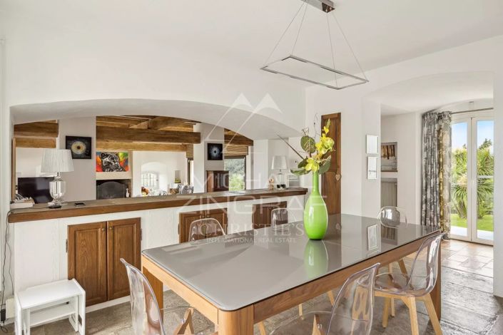 Image No.7-7 Bed House for sale