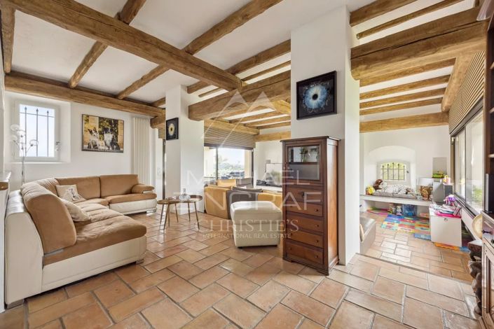 Image No.8-7 Bed House for sale