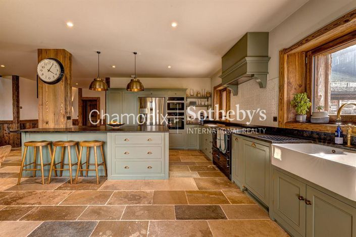 Image No.2-5 Bed House for sale