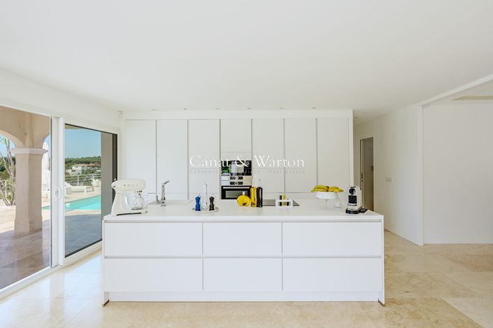 Image No.2-4 Bed Property for sale