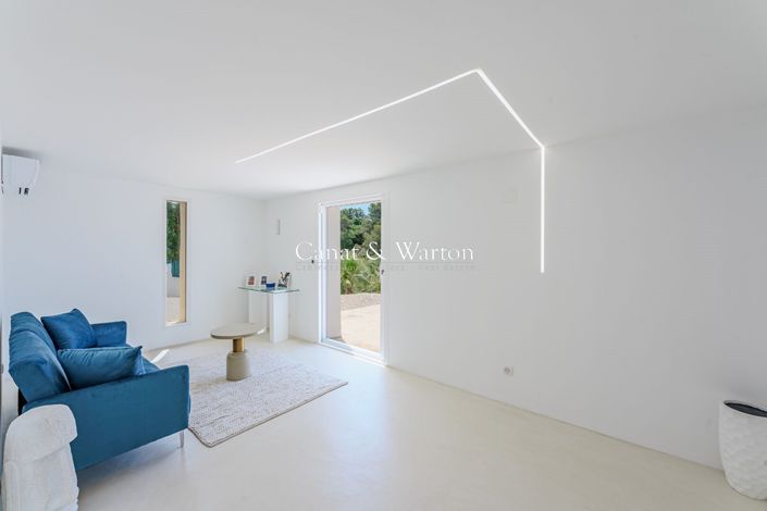 Image No.8-4 Bed Property for sale