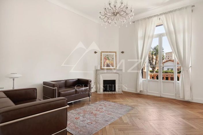 Image No.5-6 Bed House for sale