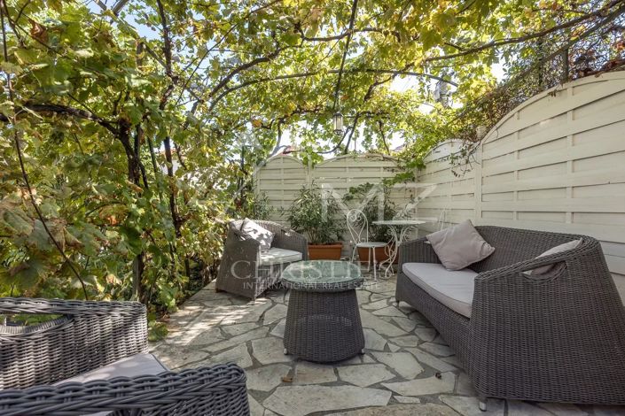 Image No.9-6 Bed House for sale