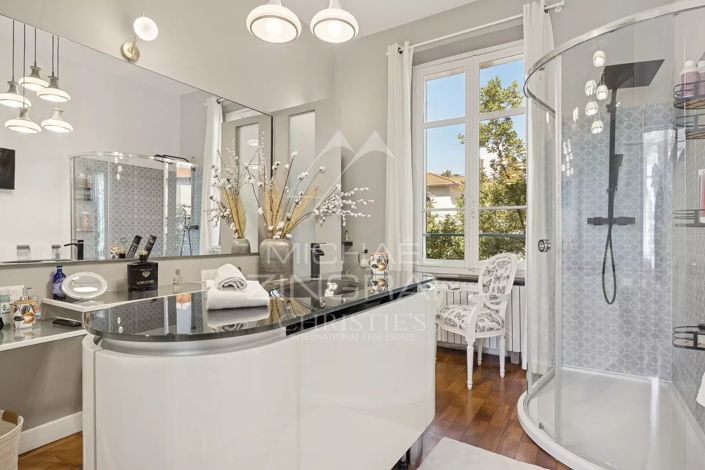 Image No.7-4 Bed House for sale