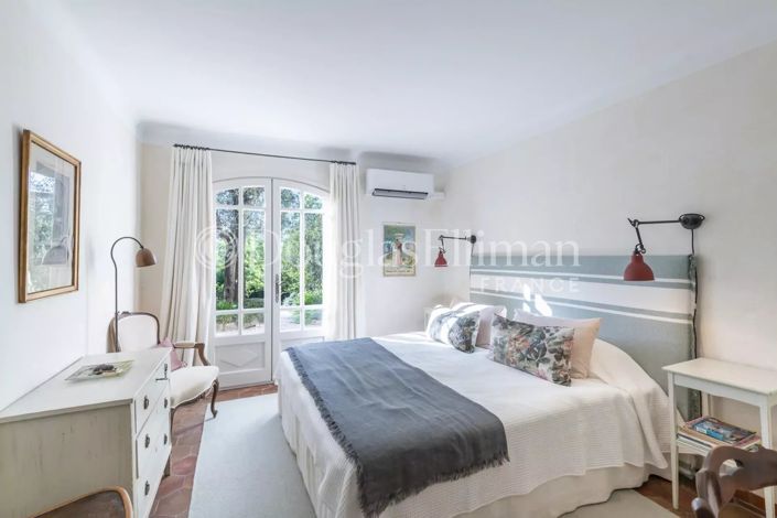 Image No.10-4 Bed House for sale