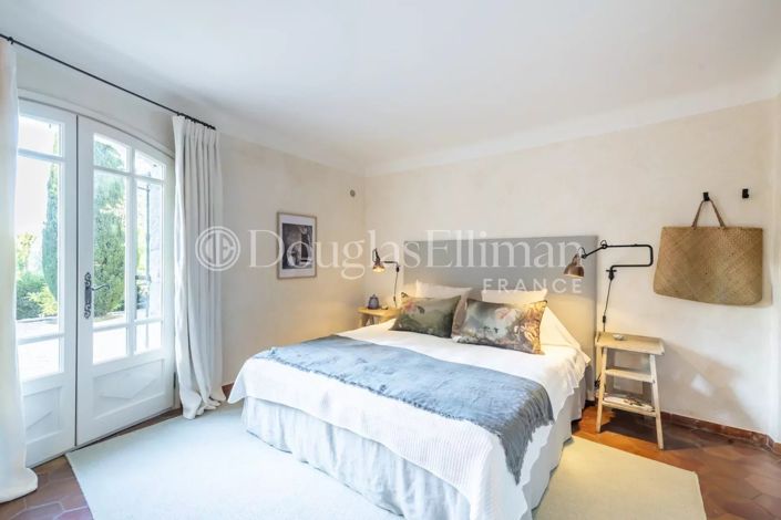 Image No.9-4 Bed House for sale