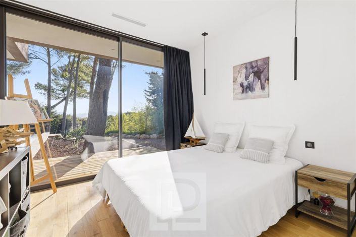 Image No.10-2 Bed House for sale